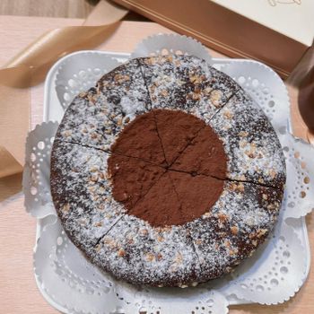 黑巧是成年人的安慰劑──寶藏蛋糕【6吋巧克力特濃布朗尼】