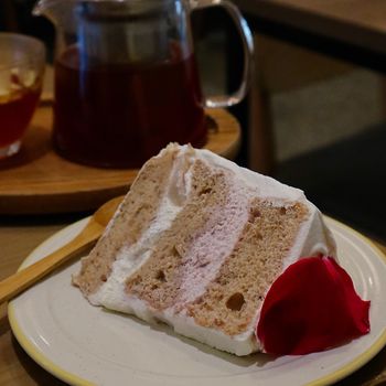 台北甜點｜是玫瑰跟荔枝的優雅組合🌹｜大安站咖啡廳