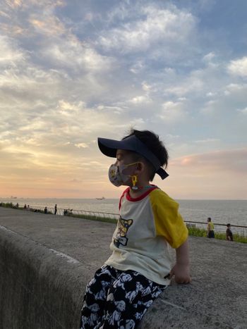 夏天的风 粉色的云 萌娃出行