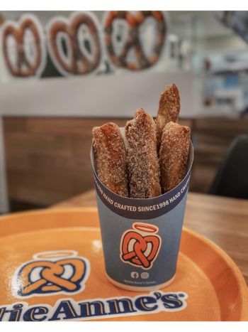 比吉拿棒健康的安提棒 濃濃肉桂味｜Auntie Anne’s 
