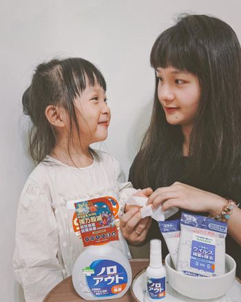 日常除了叮嚀梅子要勤勞的提醒孩子去洗手，搭配肥皂、清水做洗淨外，SARARY神隊友除菌噴霧更是少不了！