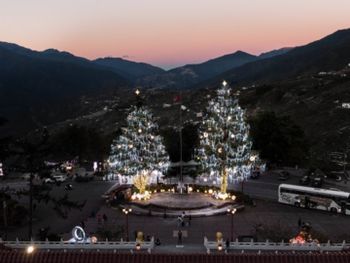 2022谷關「山谷燈光節」來了！必去全台最高聖誕樹、雲端上的教堂，點燈時間搶先看！