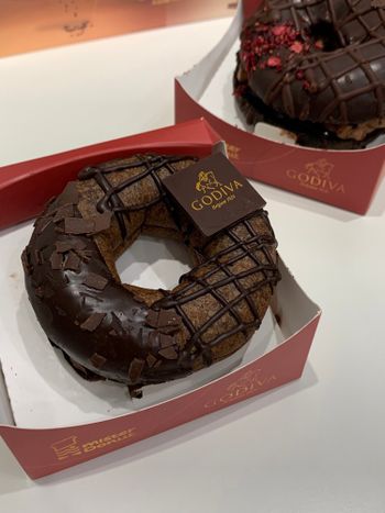 Mister Donut x GODIVA 聯名甜甜圈🍩