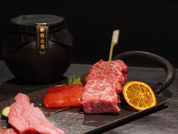 台北｜高空夜景 專人代烤和牛燒肉推薦 燒肉中山Zonzen