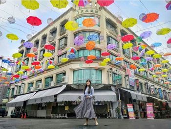 高雄旅遊｜天空出現彩虹傘海🌈