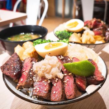 炭火直燒 | 台北丼飯 | 初牛