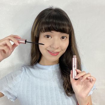 一刷飛天翹MAYBELLINE 媚比琳飛天翹防水睫毛膏 