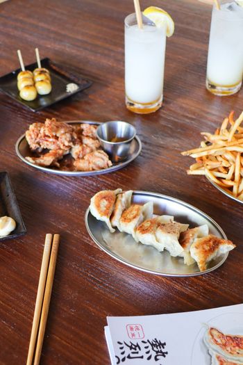 一起感受日本立吞氛圍｜臺虎居餃屋 Taihu Gyoza 