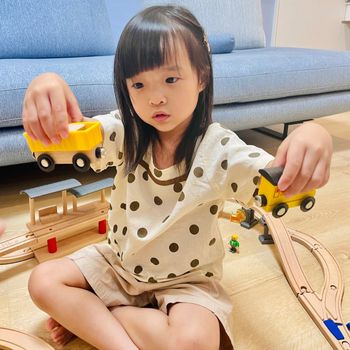 【OceanBaby】孩子愛火車或拼圖嗎?奧莉與塔莉來開箱！