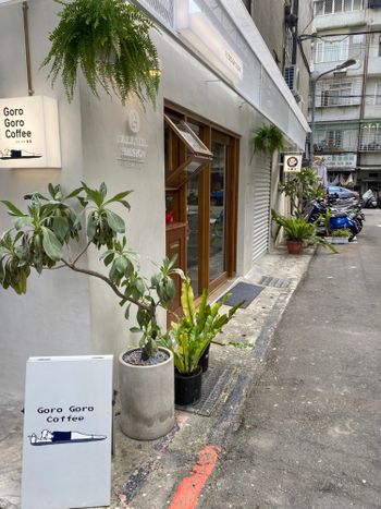 週末拎嘎逼｜南港外帶咖啡吧 好多復古玩具好可愛❤️