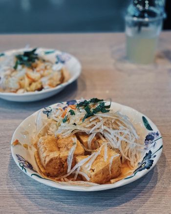 花蓮｜外酥內嫩的臭豆腐配上九層塔蘿蔔絲也hen搭餒