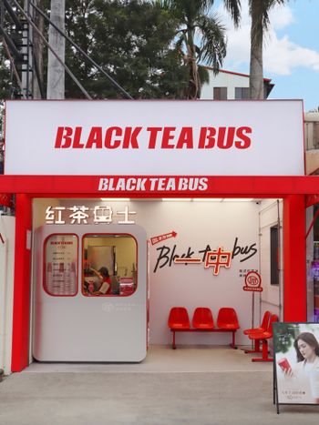 #台中新店 一中商圈新開幕紅白色系飲料店 紅茶巴士