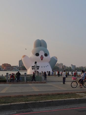 高雄景點｜蓮池潭風景區被兔子🐰佔領啦😝