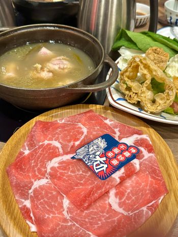 西門站《尬鍋 台式潮鍋》｜終於吃到剝皮辣椒雞鍋啦～