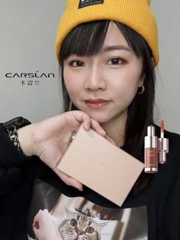 ♡ 卡姿蘭 CARSLAN ♡柔幻星紗十色綜合粉盤、柔潤嘟透唇部精華蜜
