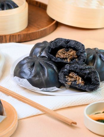 開箱平價輕奢美食-松露和牛黑金包