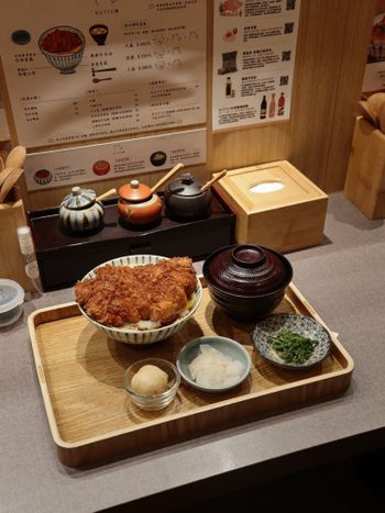 台北美食｜中山商圈人氣日式豬排丼飯店🐖