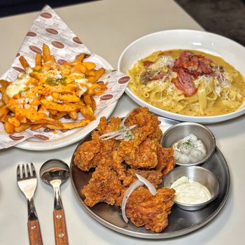 台北中山｜超人氣韓系復古美式餐廳🍝 優格酸奶炸雞超好吃🍗 