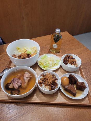 這地方賣滷肉飯？！南京復興質感滷肉飯店