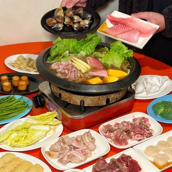 台中｜麻油爆香！平價好吃傳統石頭火鍋🍲