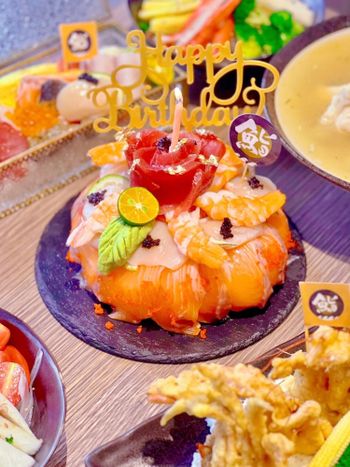 台中日式料理 吸睛又好拍的鮭魚蛋糕😍