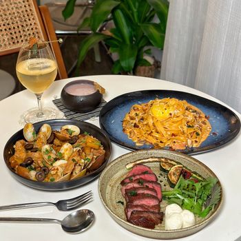 台北六張犁｜氣氛、食物調酒一絕的溫馨酒吧🍷還有畫作可欣賞
