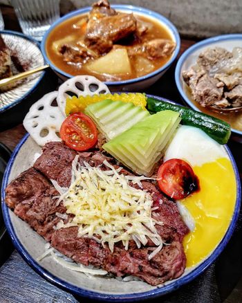 新竹美食｜隱身市場的超威牛排飯