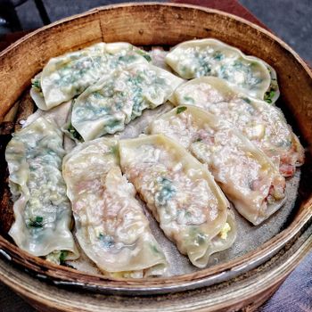 高雄美食｜激推! 透餡蒸餃超欠吃