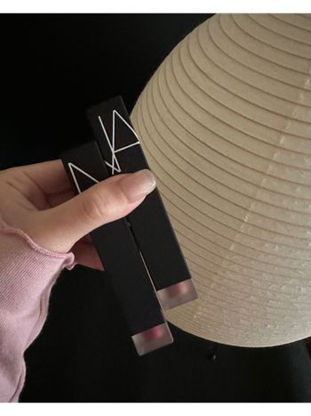 Vのbeauty #試色 NARS新品唇膏 觀望好久的muse日常色 終於到手了💗