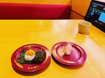 壽司好讚嗚嗚嗚