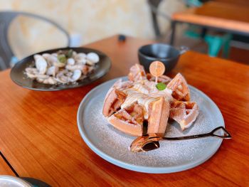 桃園▴平鎮區│桃園寵物友善餐廳│可愛柴柴店長和美味毛孩食物│聚柴Gdog寵物友善餐廳