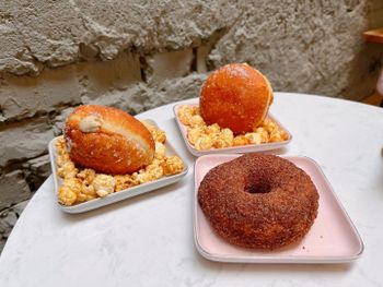 高雄▴鹽埕區│隱巷內的甜甜圈店│紐約味的甜甜圈│Dough DoughNuts兜兜圈