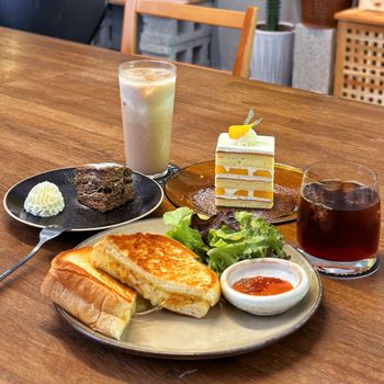 台北六張犁｜絕美綠意窗景𝗫好吃芒果戚風の老宅咖啡廳☕️✨