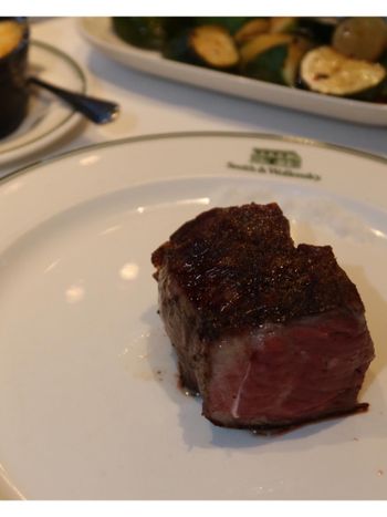 台北美食｜俯瞰繁忙信義商圈 高景觀浪漫牛排餐廳