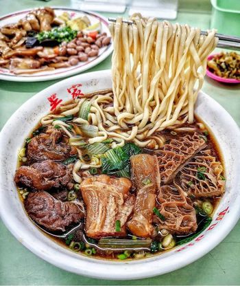 台北美食｜北投三大牛肉麵之一，澎派夠味牛三寶麵