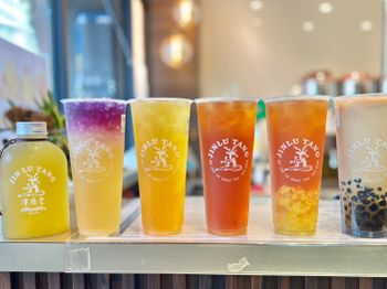 （逢甲飲料）津鹿堂逢甲店～嚴選台灣茶、手炒蔗糖、生津止渴好滋味～旺旺鳳梨紅、手沖阿里山茶都好喝！津鹿堂菜單