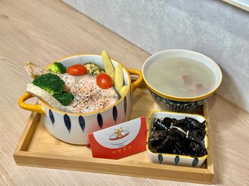 （新莊美食）阿楠食堂炊飯/涼麵～傳承阿嬤家族好手藝！台北少見什錦炊飯～醃漬舒肥嫩鮭魚、清爽麻醬涼麵都好吃～阿楠食堂菜單