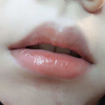 Milk Touch 光澤軟糖唇釉 蜜桃熊