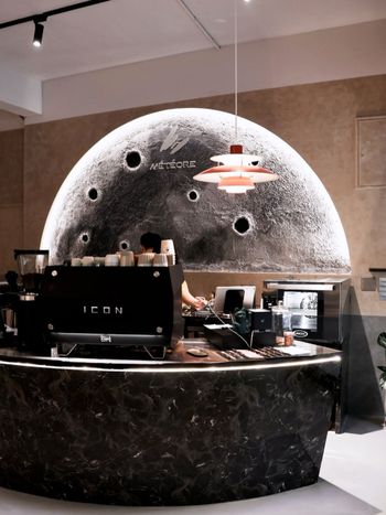 ㄩㄐ今天吃什麼？帶你們吃新莊新開幕月球咖啡廳｜Meteorelabo