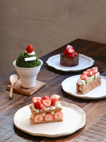 ㄩㄐ今天吃什麼？帶你們吃板橋人氣千層出草莓季啦！｜YUYU pâtisserie