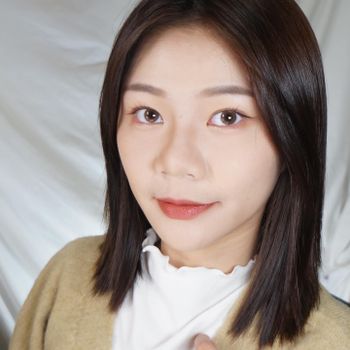 聖誕小直徑隱眼誰不喜歡～ 你們的隱眼會不會跟著換季😂 我最近隱眼選擇跟著天氣變冷大換季了一波～ 