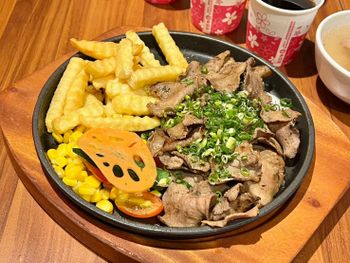 炙り庵牛排長庚店～林口美味牛排館推薦！安格斯肋眼心牛排、超狂厚切牛舌！自助吧牛筋湯、牛滷飯、冰淇淋吃到飽！炙り庵牛排菜單