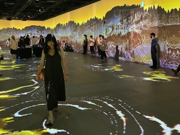 超特別的沈浸式五官療癒藝術展演_ 《萬物公式》數位生命演化之旅