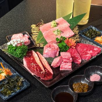 台北忠孝敦化｜東區燒肉新星⭐️店員全程幫烤の美味燒肉！