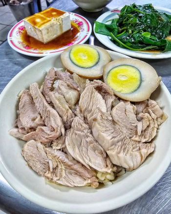台嘉義美食｜宵夜場肉片飯，雞油直球對決