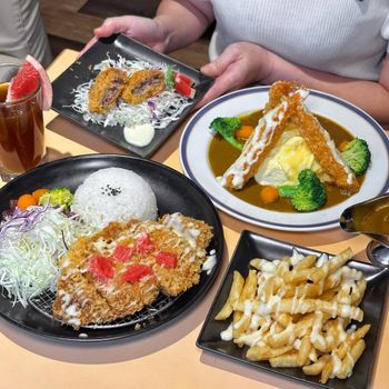 台北車站｜免費加飯加醬の歐風咖哩🍛炸蝦歐姆蛋好吃！