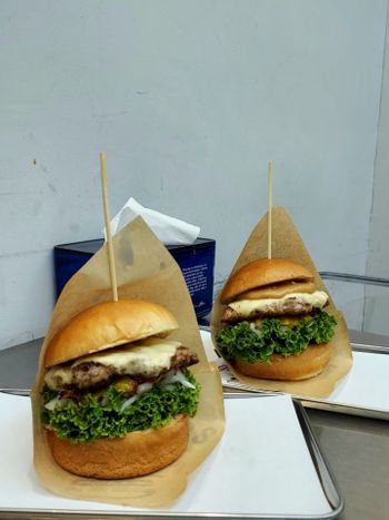 高雄美食 | 苓雅必吃美式漢堡店🍔