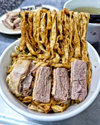 高雄美食｜獨門鴨肉意麵，寬麵條超涮嘴