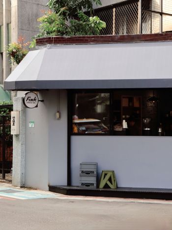 ㄩㄐ今天吃什麼？帶你們吃大安區新開幕街邊咖啡店｜Fink Espresso Bar