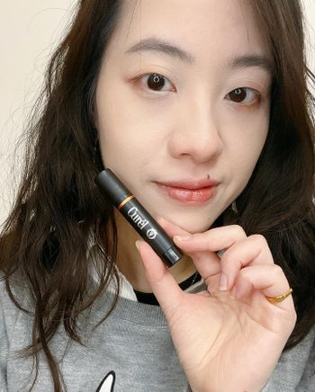為友善乾燥敏感唇設計的【潤彩小黑管】